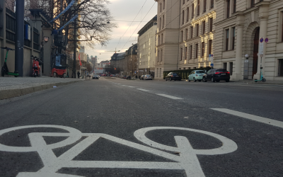 Arnulfstraße: Radverkehr-Schutzstreifen